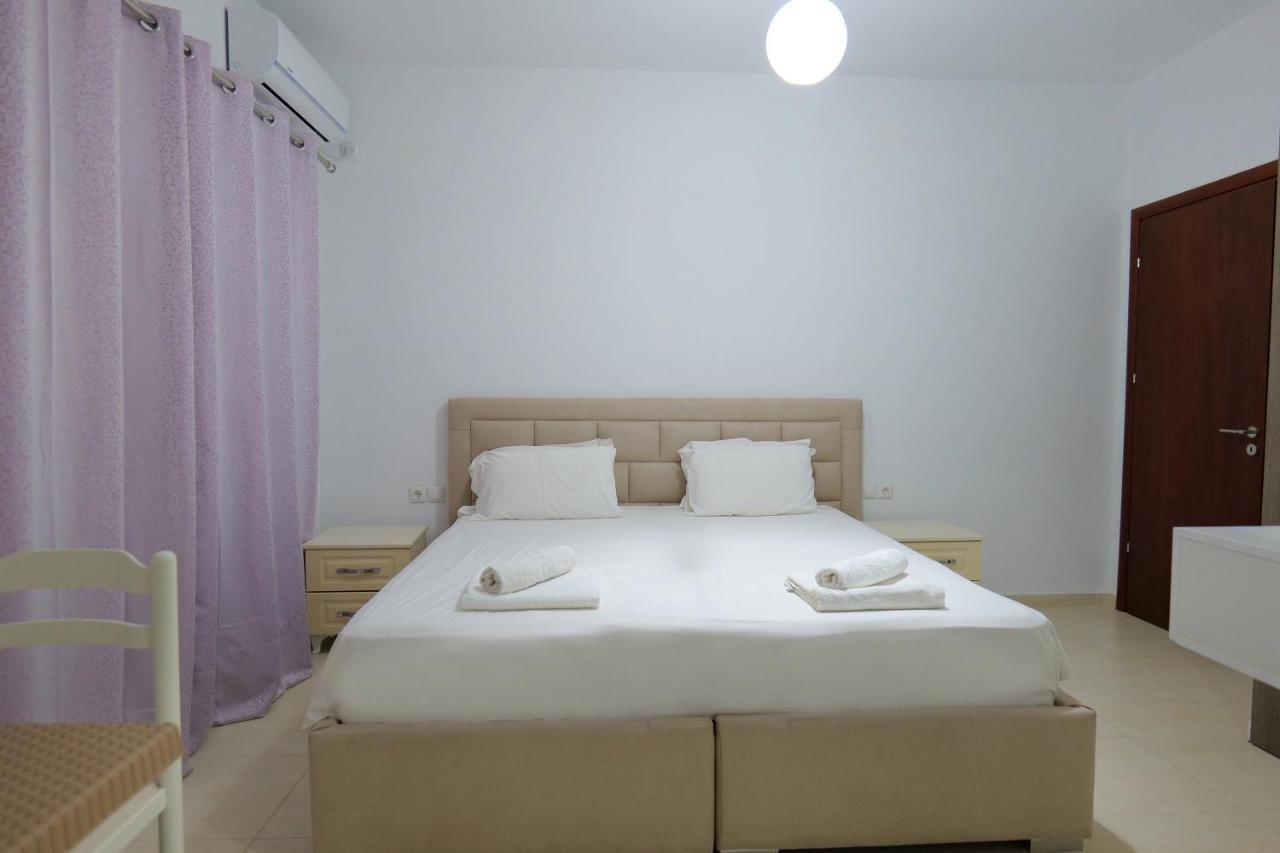 Pink Holiday Sarandë エクステリア 写真